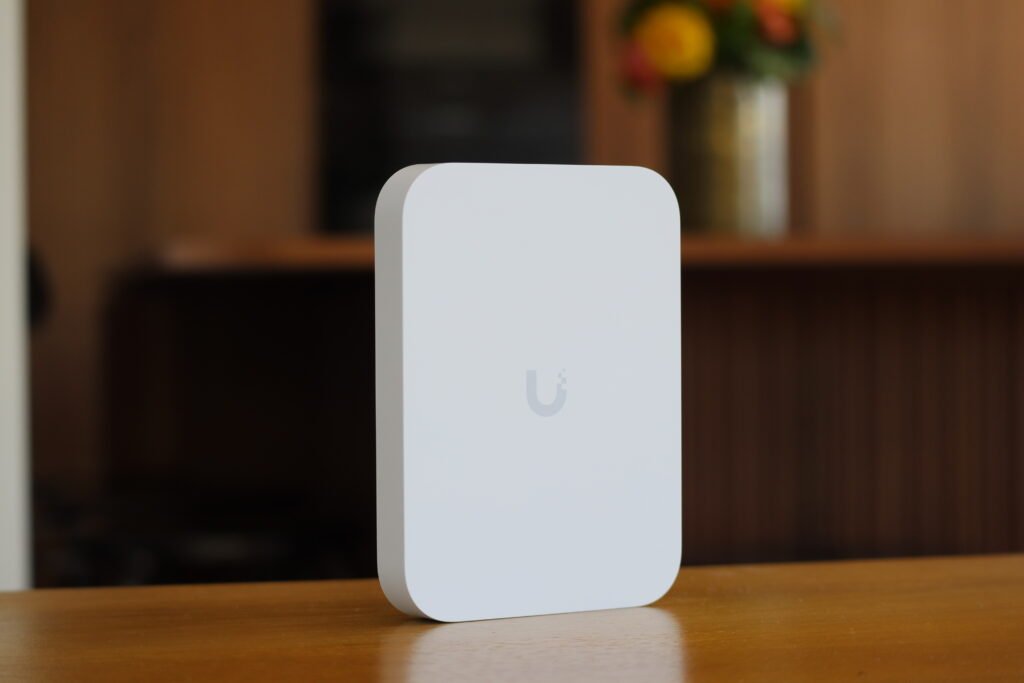 WI-FI Ubiquiti U7 in Wall pour entreprise, hôtel, Airbnb à Paris
