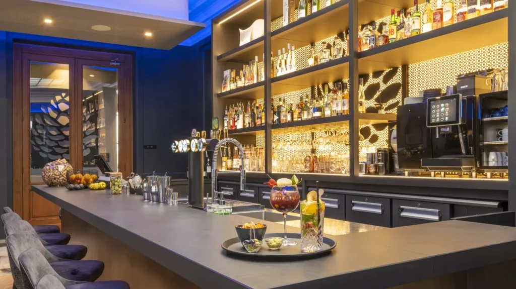 Comment bien effectuer l’installation de caméras de surveillance dans un bar à Paris