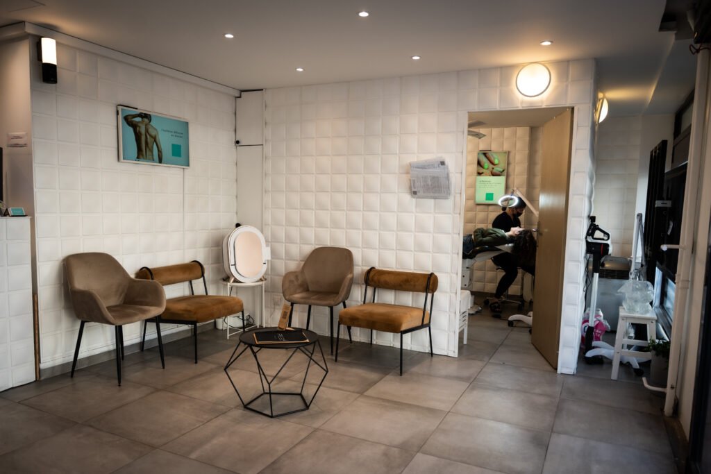 Installation d’un réseau Wi-Fi professionnel et d’un système informatique complet pour un centre Freed à Paris 16e