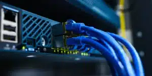 Câblage réseau RJ45 informatique pour entreprise à Paris : stabilité et performance garanties