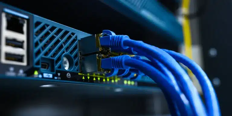 Câblage réseau RJ45 informatique pour entreprise à Paris : stabilité et performance garanties
