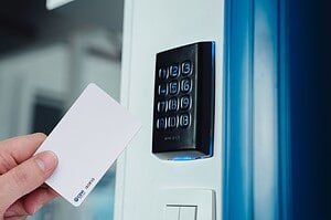 Employé parti : comment bloquer immédiatement son badge d’accès ?