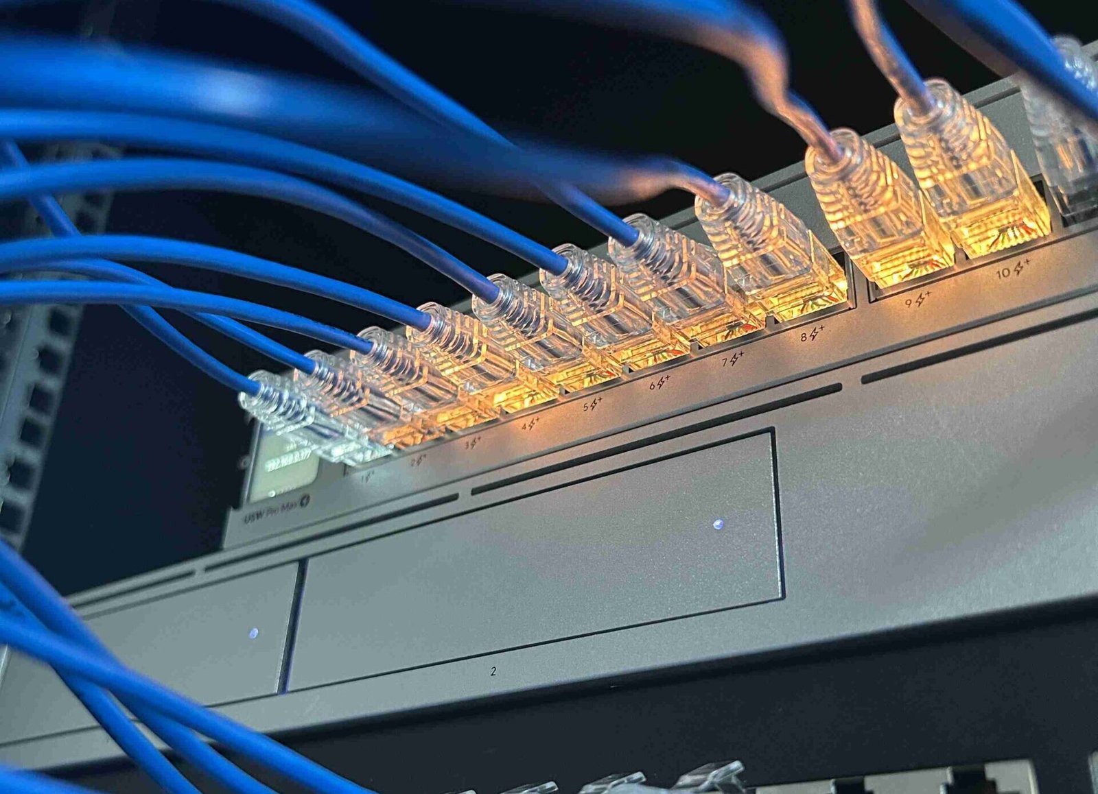 réseau informatique dans une baie de brassage