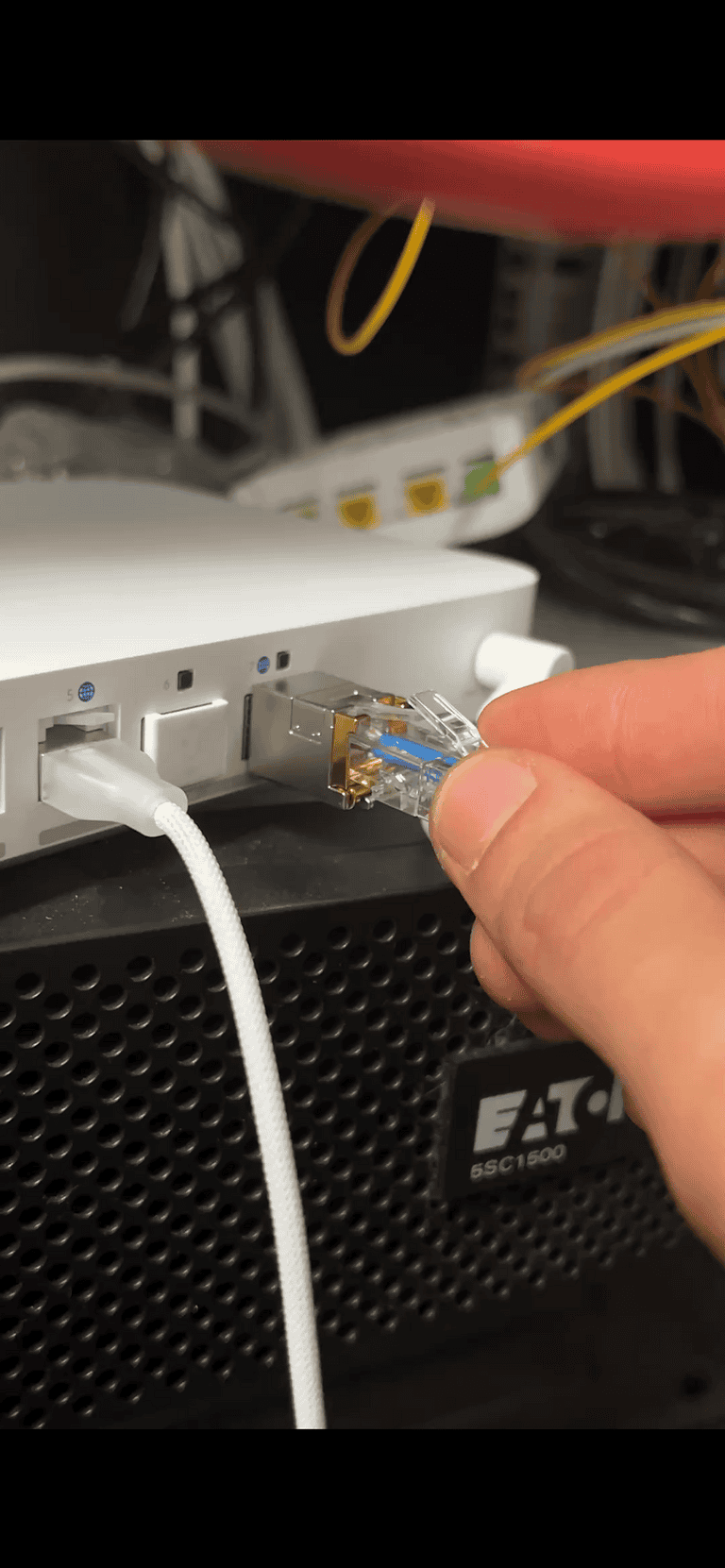 INSTALLATION WI-FI et caméra UBIQUITI UNIFI DANS UN IMMEUBLE AIRBNB à Paris 7e