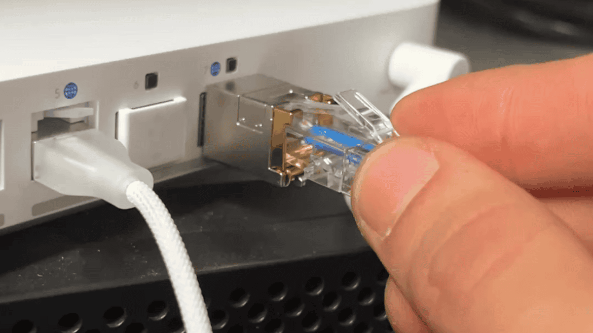 INSTALLATION WI-FI et caméra UBIQUITI UNIFI DANS UN IMMEUBLE AIRBNB à Paris 7e