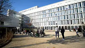 Installation réseau pour une école à Paris 15e - remise à niveau complète de 3 sites pendant les vacances