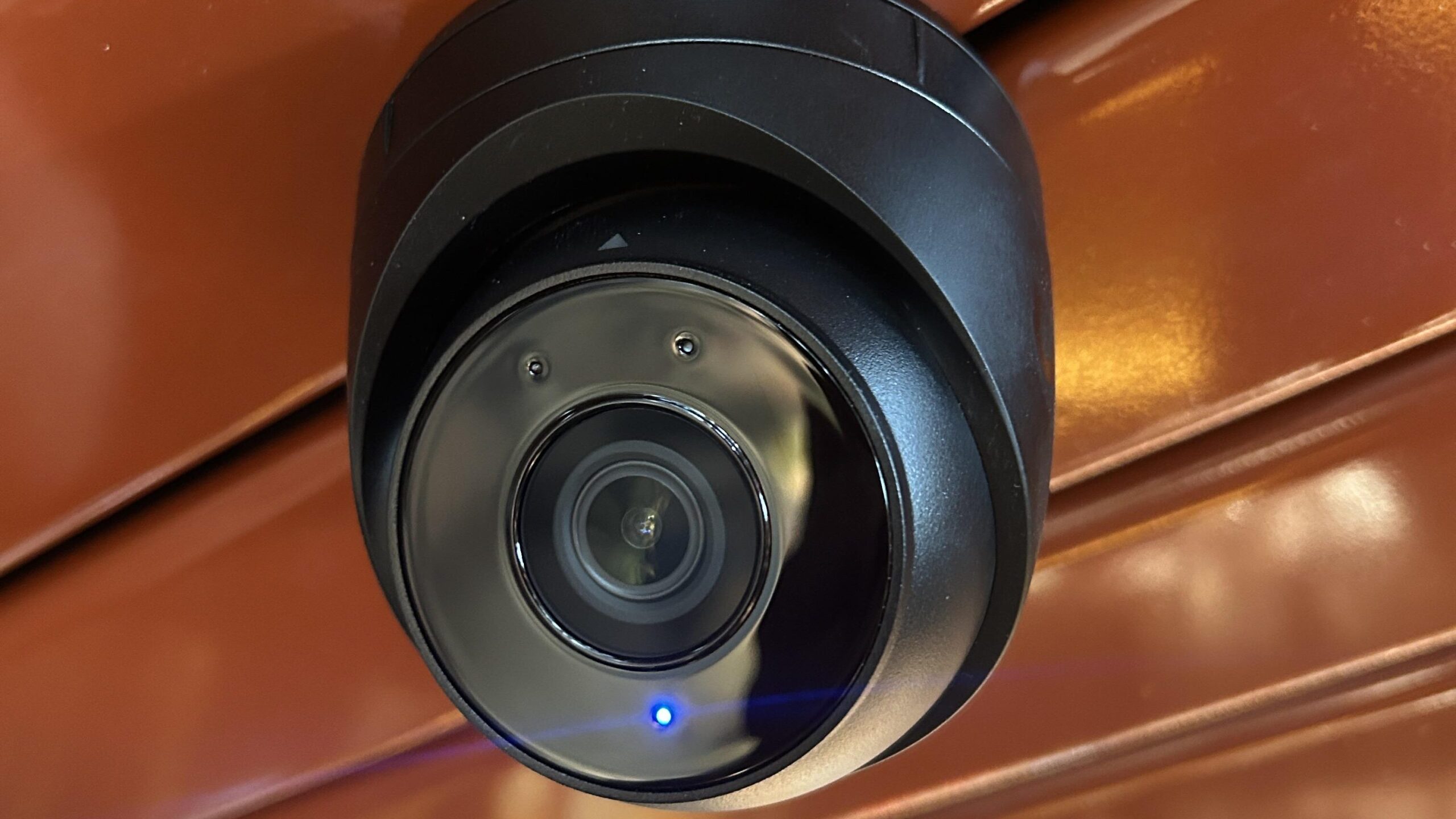 Installation de caméras de surveillance Ubiquiti UniFi Protect au restaurant Fougue